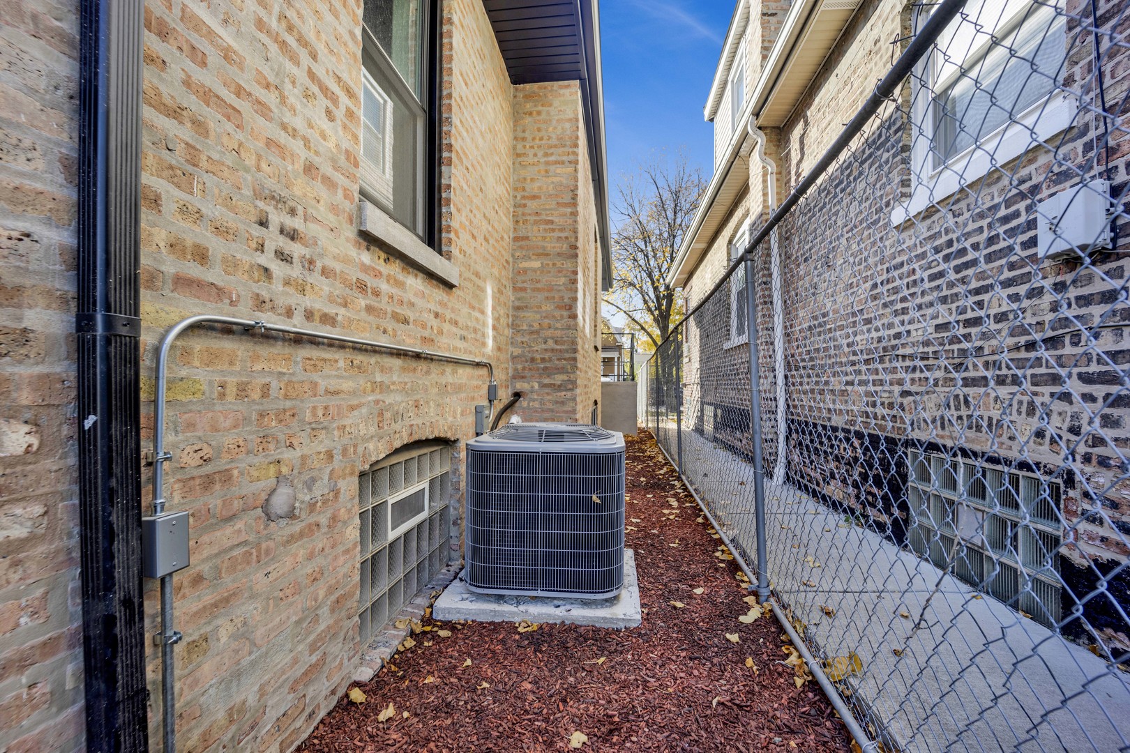 1047 N Saint Louis Avenue, Chicago, IL 60651