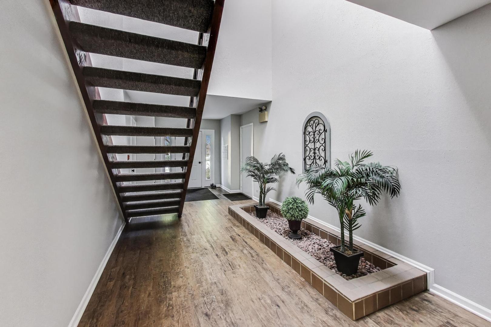 534 River Front Circle #604, Naperville, IL 60540