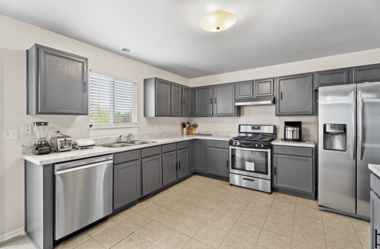 412 Clifton Lane, Bolingbrook, IL 60440