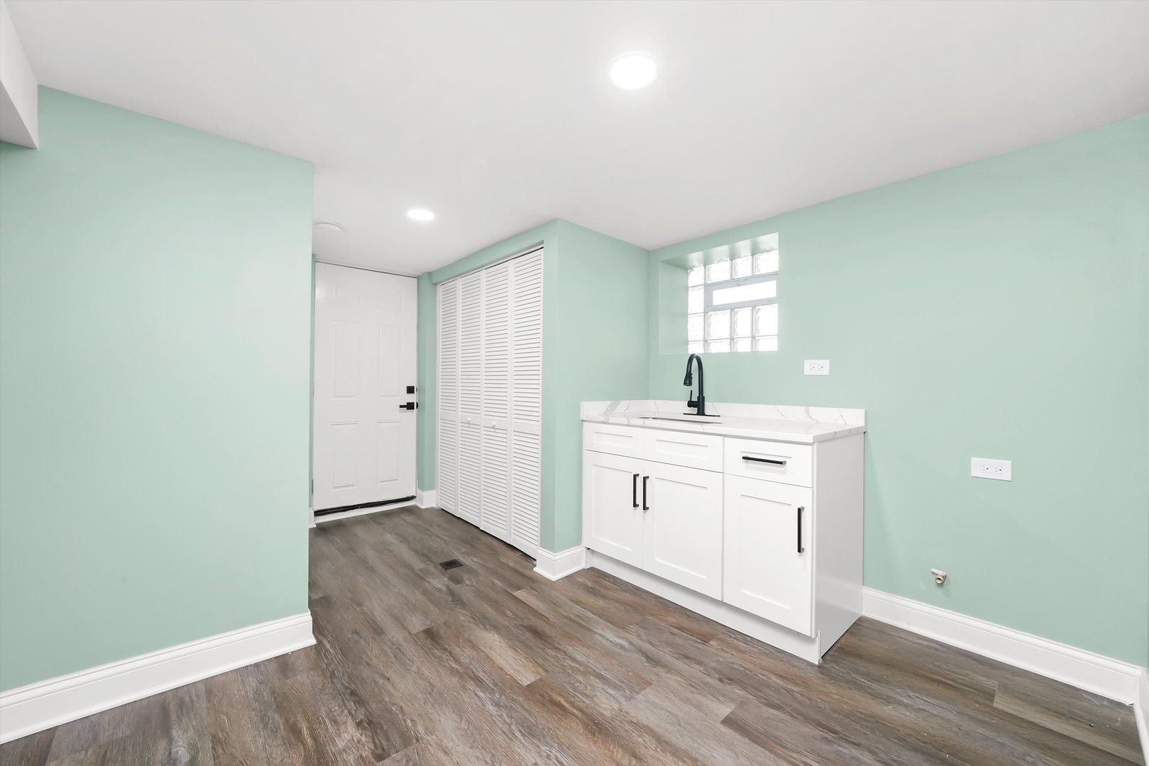 10436 S Eberhart Avenue, Chicago, IL 60628