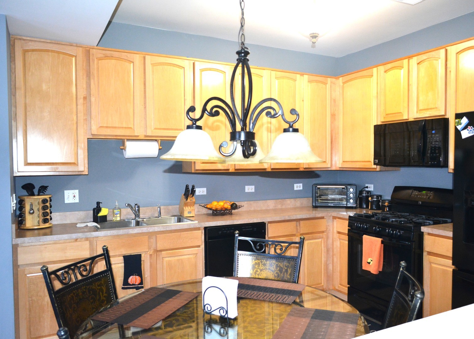 2014 Limestone Lane, Carpentersville, IL 60110