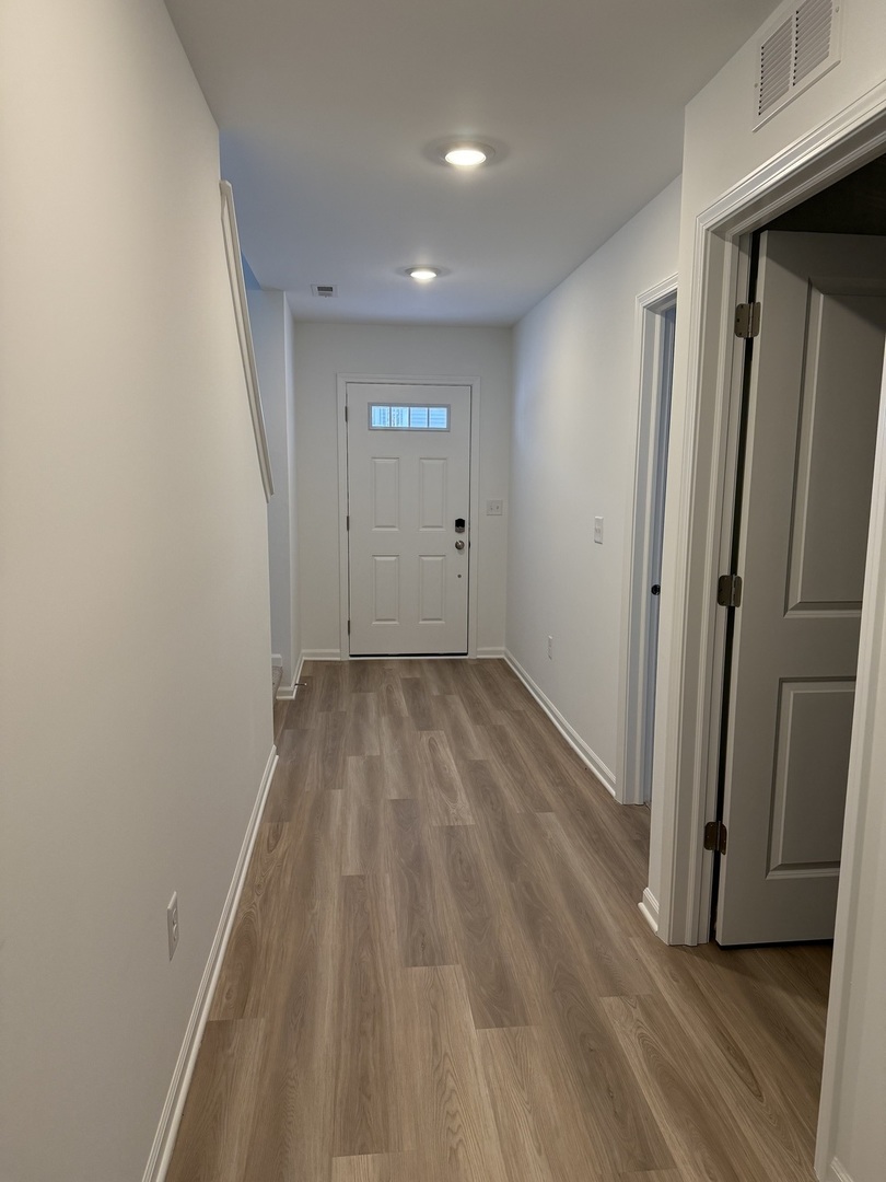 287 Kingsport Drive, South Elgin, IL 60177