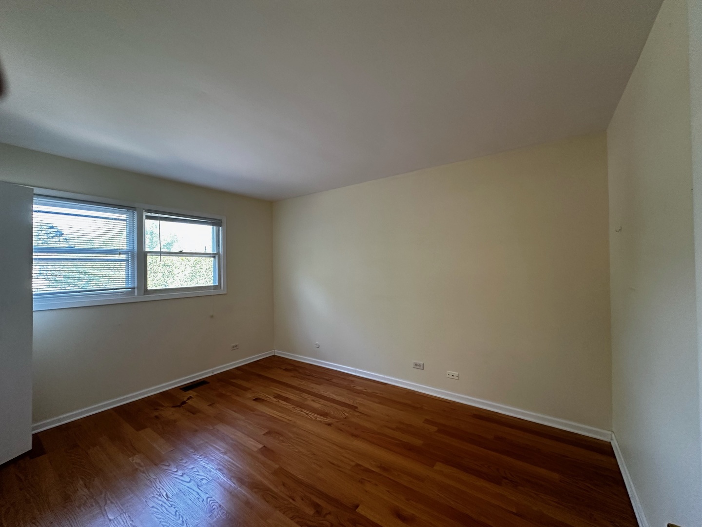 711 Lakeside Drive, Vernon Hills, IL 60061