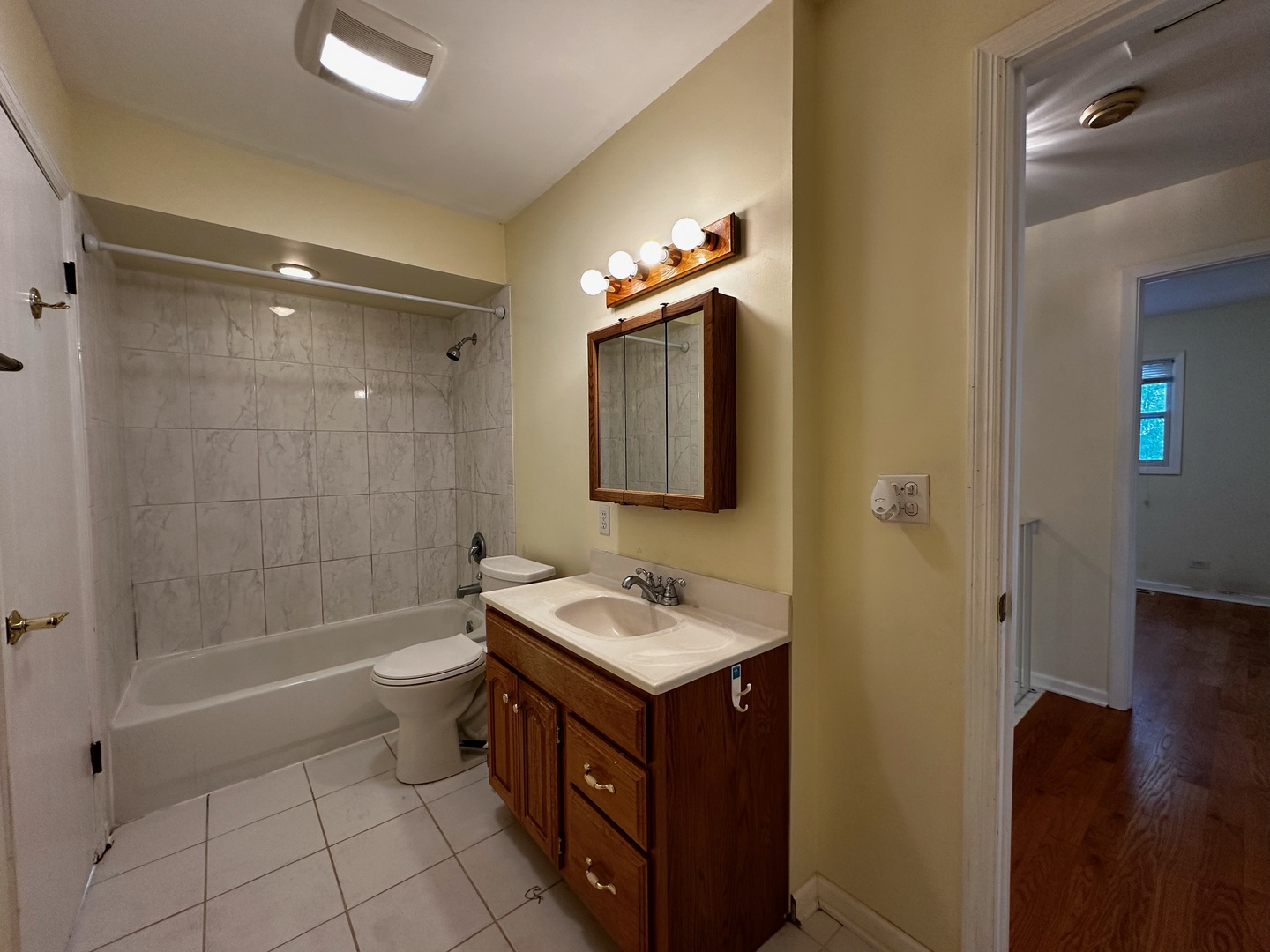 711 Lakeside Drive, Vernon Hills, IL 60061