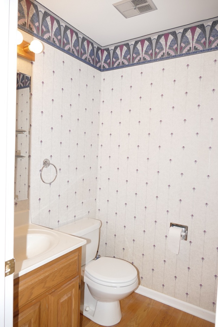 711 Lakeside Drive, Vernon Hills, IL 60061