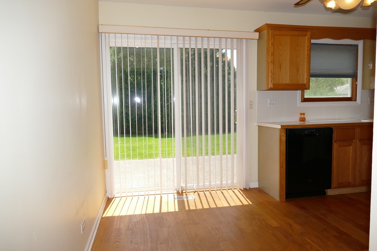 711 Lakeside Drive, Vernon Hills, IL 60061