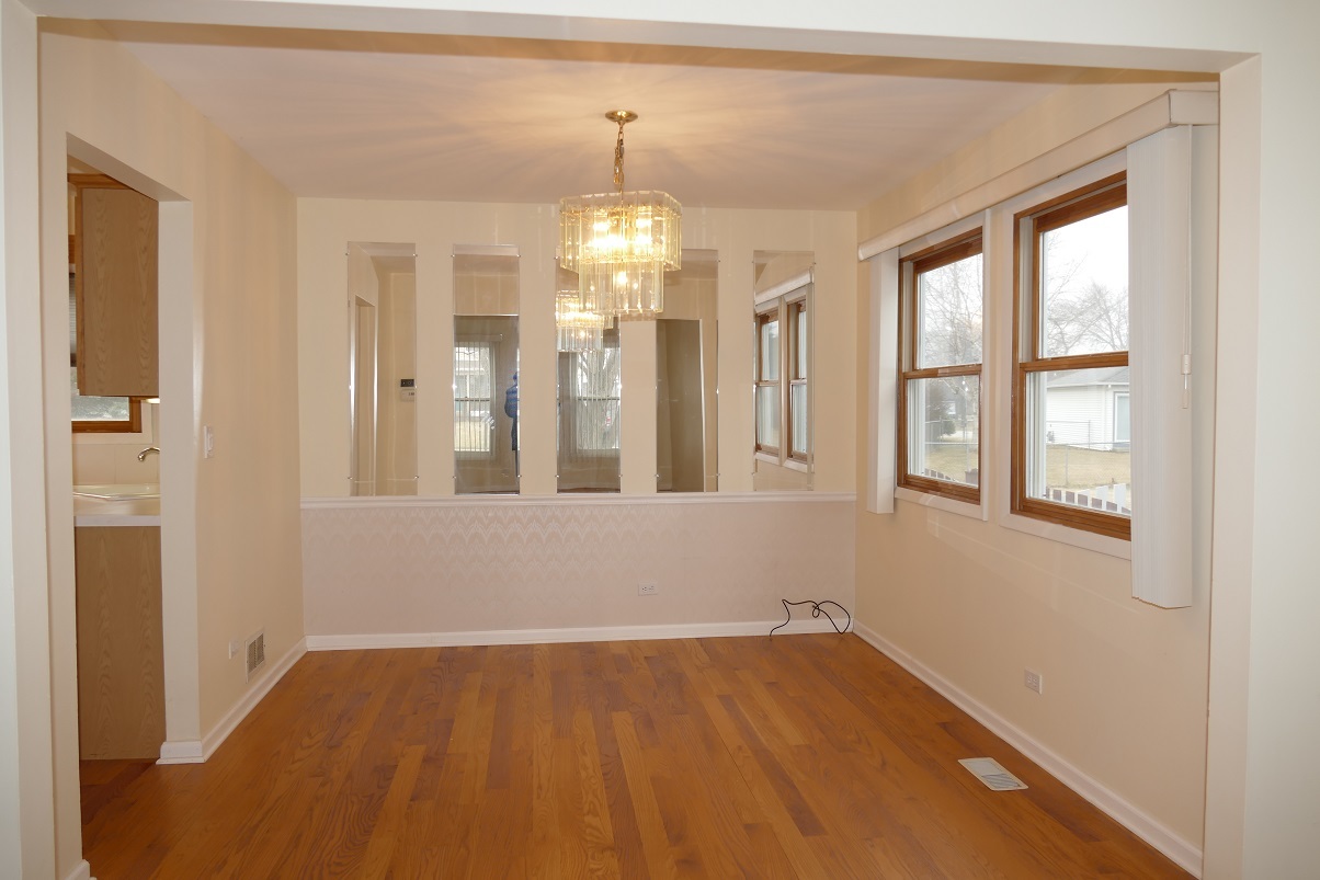 711 Lakeside Drive, Vernon Hills, IL 60061