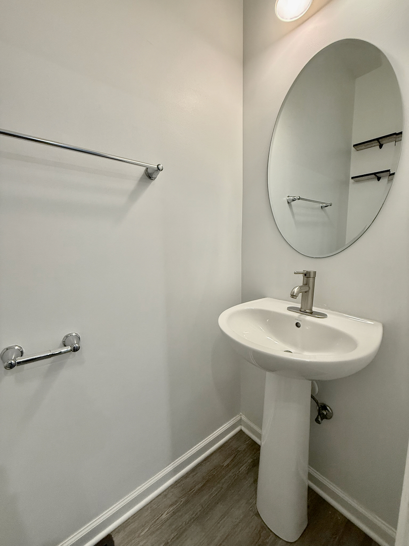 45 Nicholas Drive, Des Plaines, IL 60016