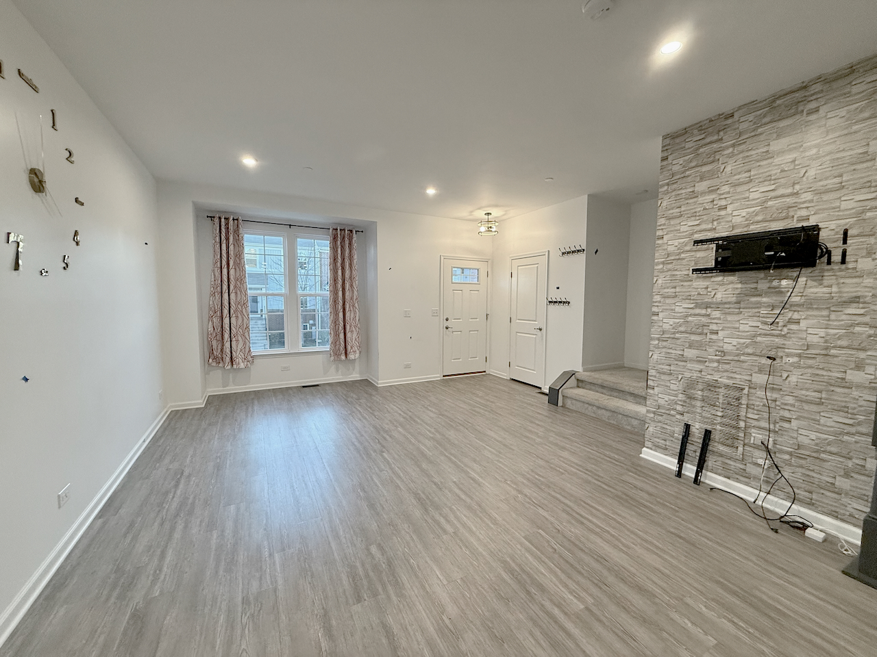 45 Nicholas Drive, Des Plaines, IL 60016