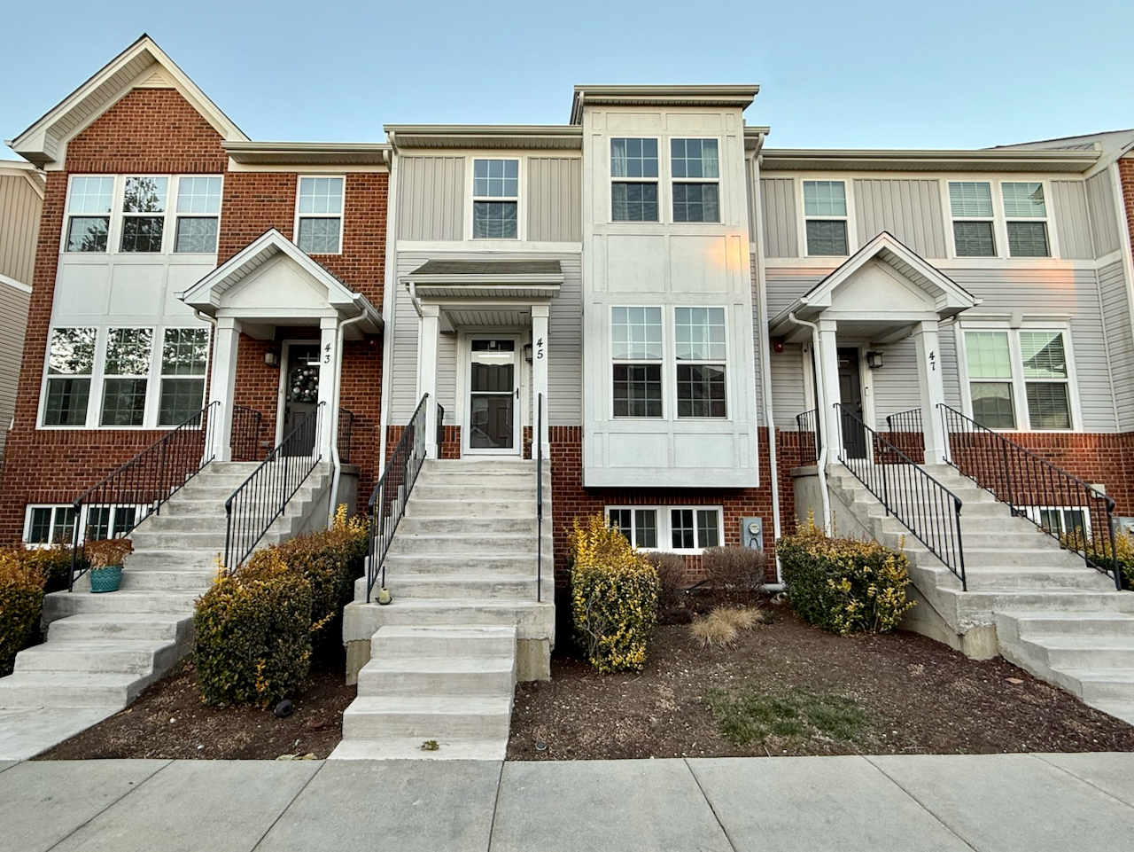 45 Nicholas Drive, Des Plaines, IL 60016