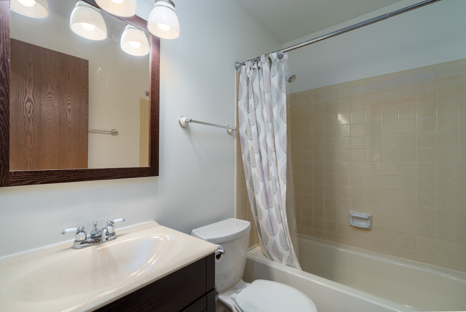 120 S Staffire Drive, Schaumburg, IL 60193