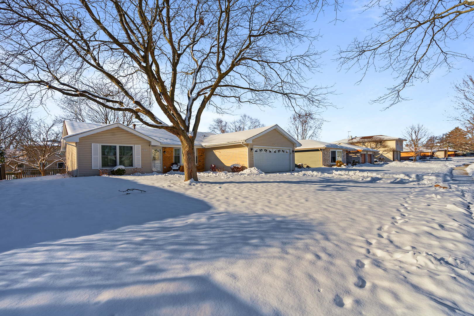 120 S Staffire Drive, Schaumburg, IL 60193