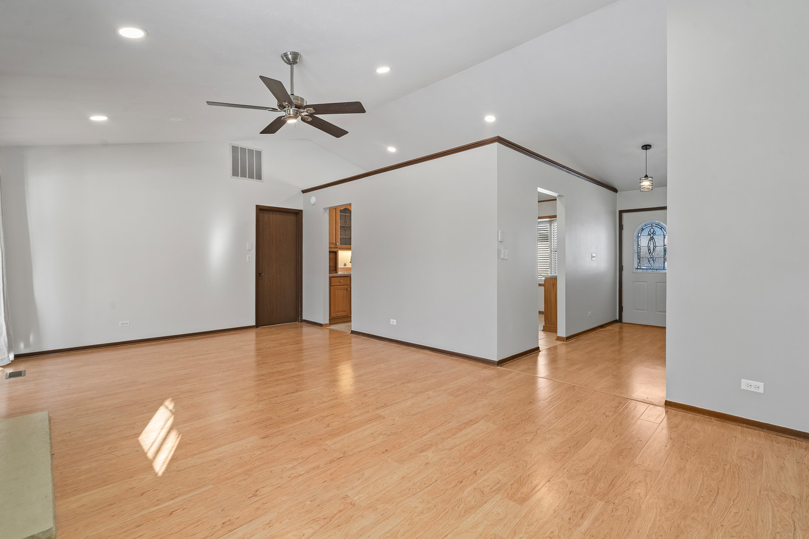 120 S Staffire Drive, Schaumburg, IL 60193