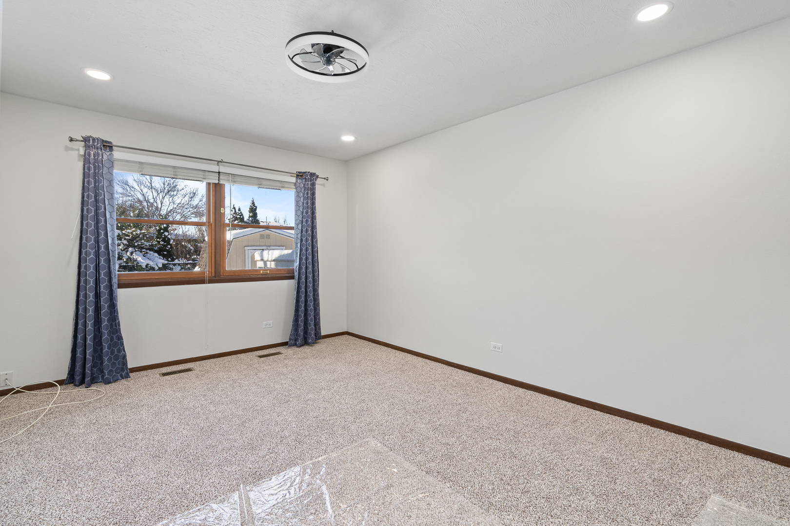 120 S Staffire Drive, Schaumburg, IL 60193