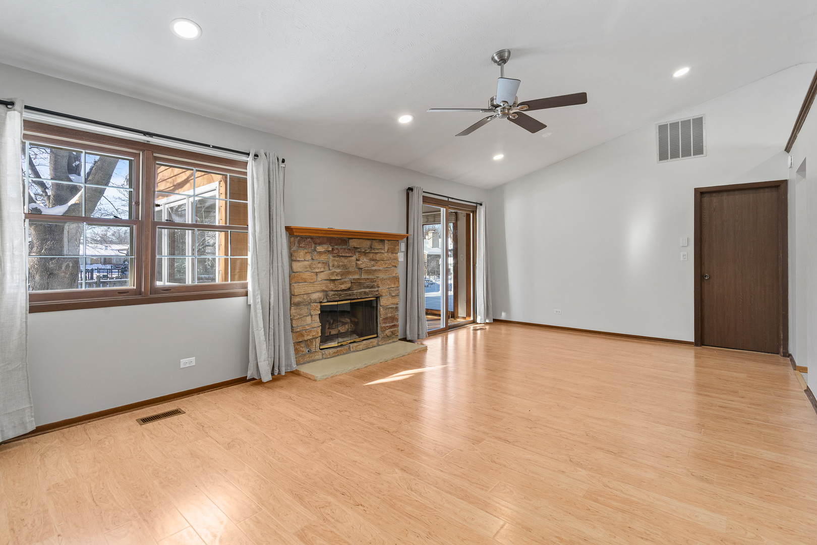 120 S Staffire Drive, Schaumburg, IL 60193