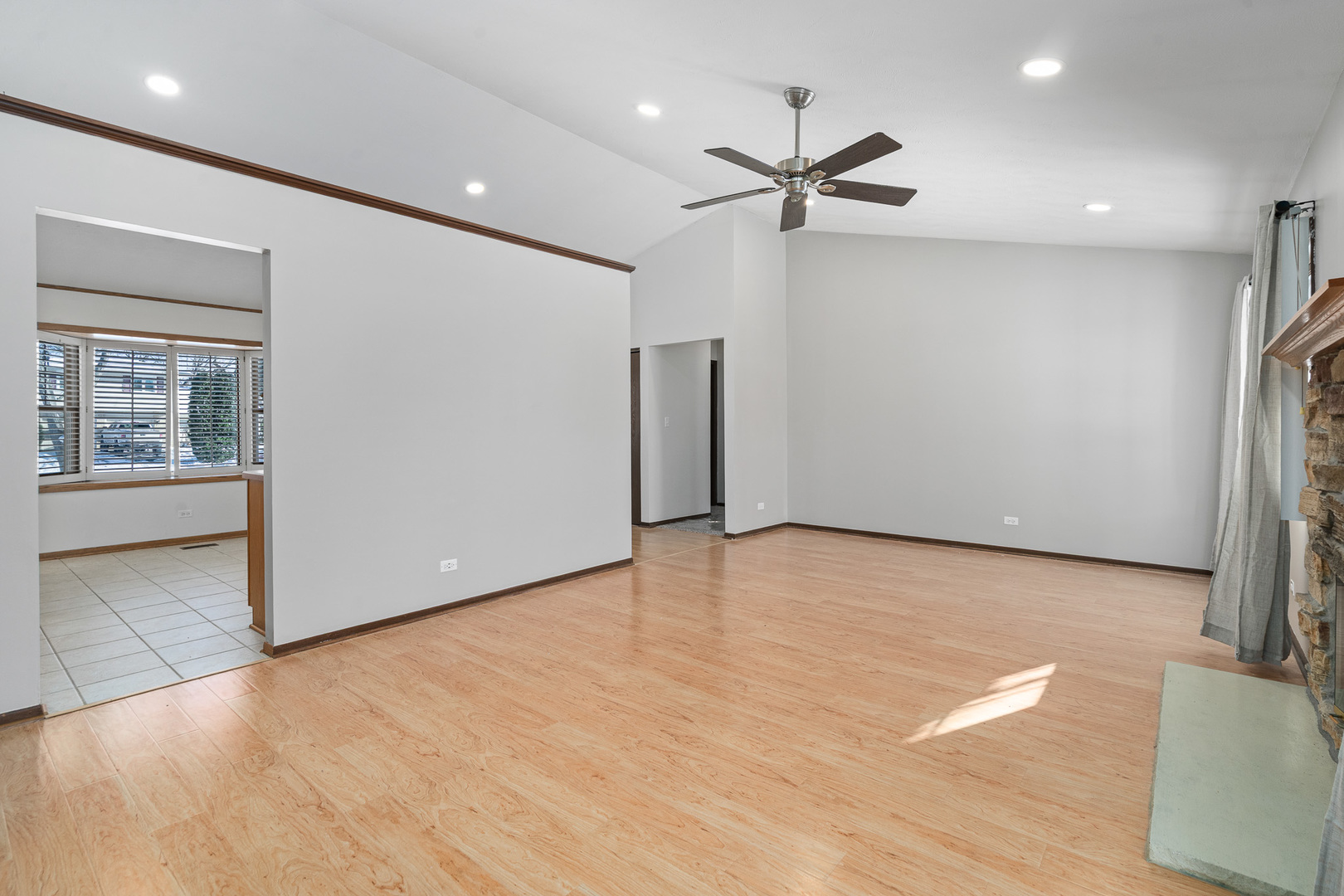 120 S Staffire Drive, Schaumburg, IL 60193