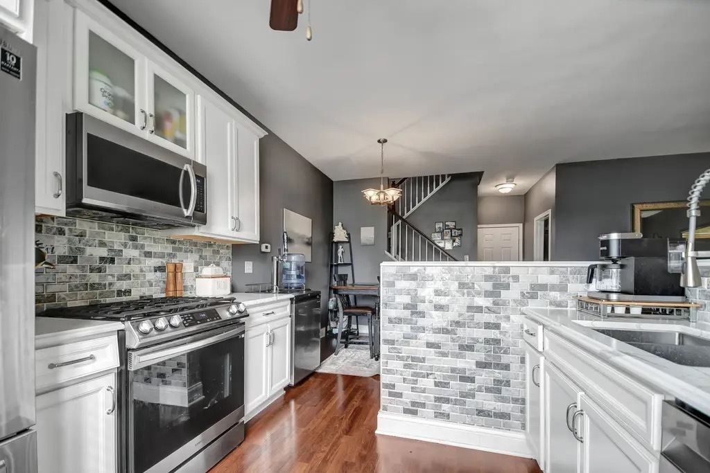 142 AZALEA Circle, Romeoville, IL 60446