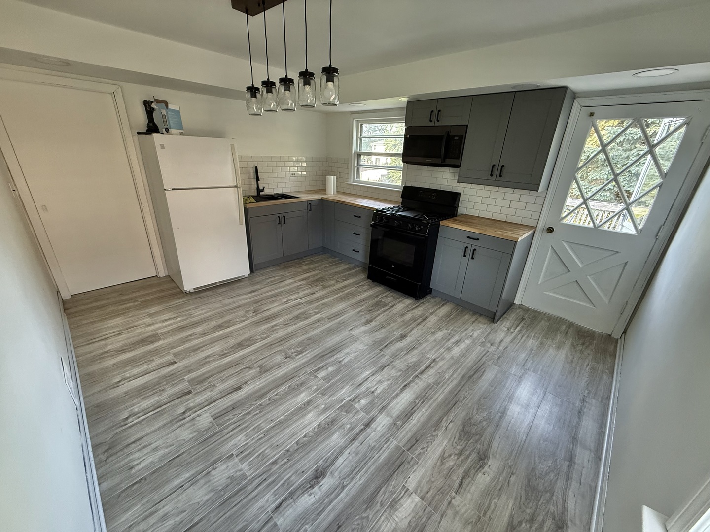 106 Kazwell Street, Willow Springs, IL 60480