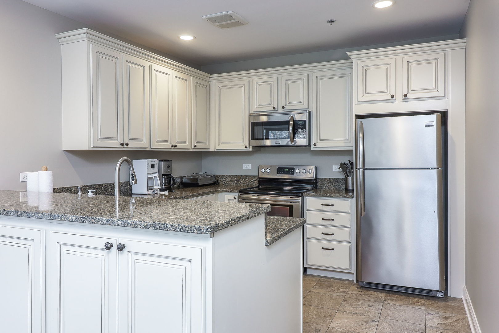 601 Lake Hinsdale Drive #101, Willowbrook, IL 60527