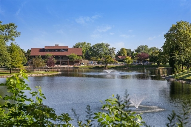 601 Lake Hinsdale Drive #101, Willowbrook, IL 60527