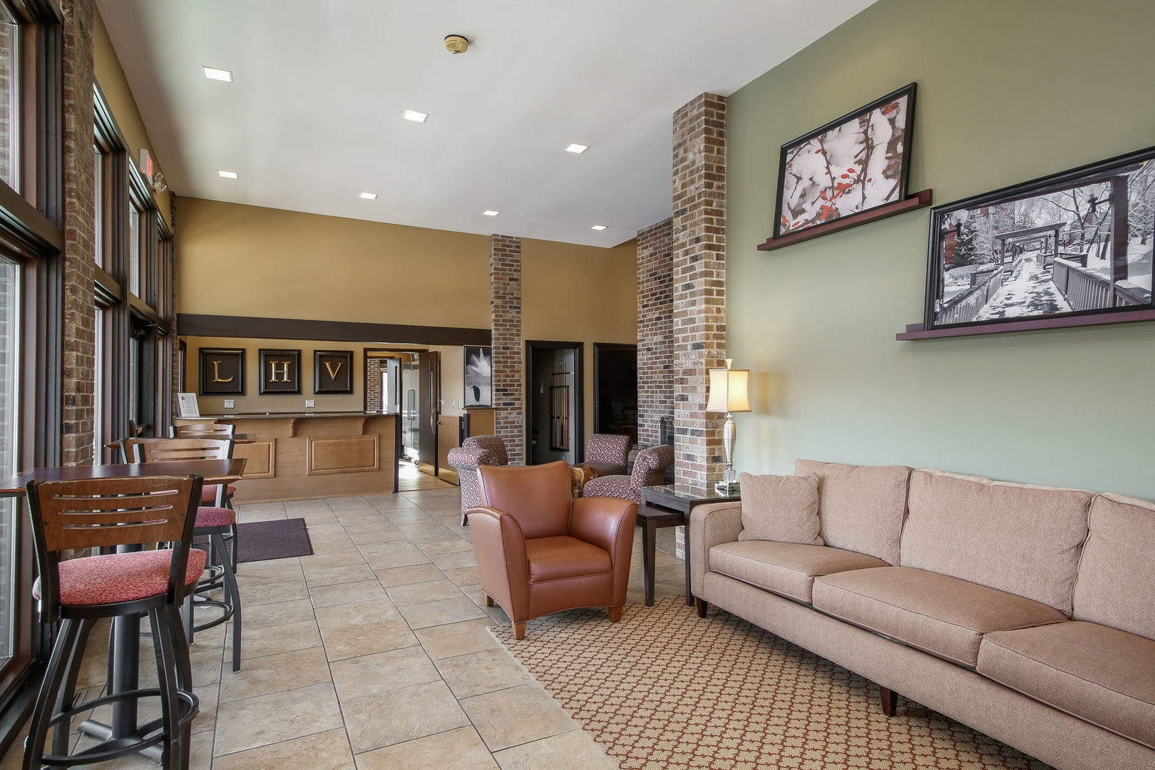 601 Lake Hinsdale Drive #101, Willowbrook, IL 60527