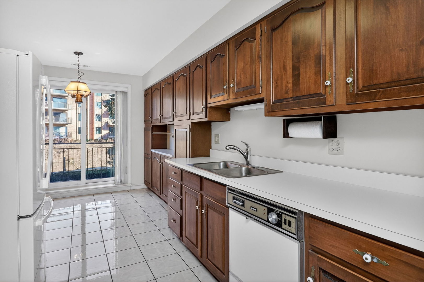 601 Lake Hinsdale Drive #101, Willowbrook, IL 60527