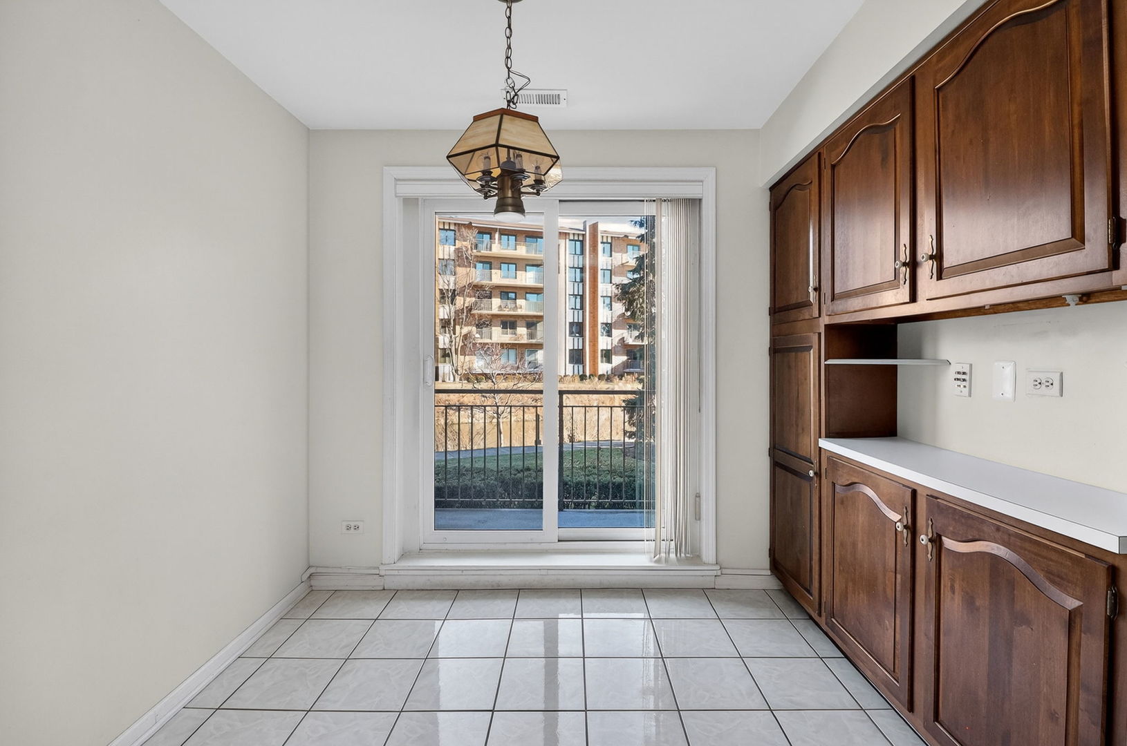 601 Lake Hinsdale Drive #101, Willowbrook, IL 60527