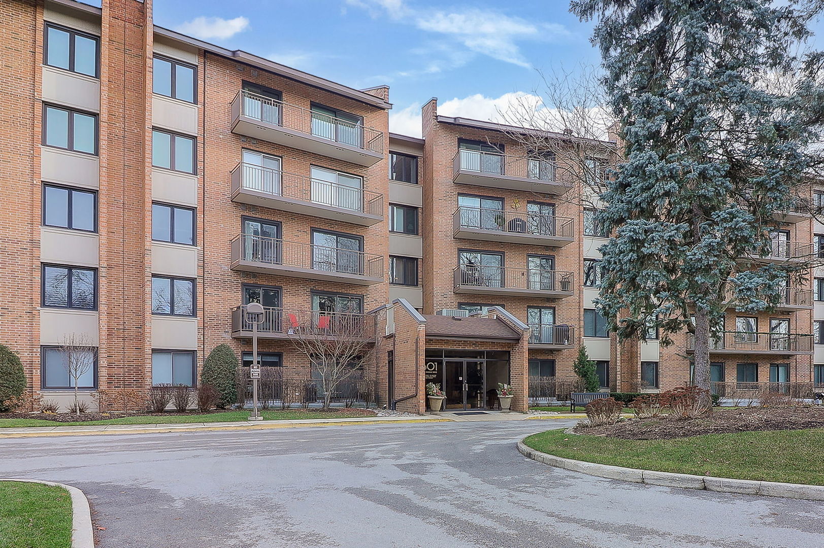 601 Lake Hinsdale Drive #101, Willowbrook, IL 60527