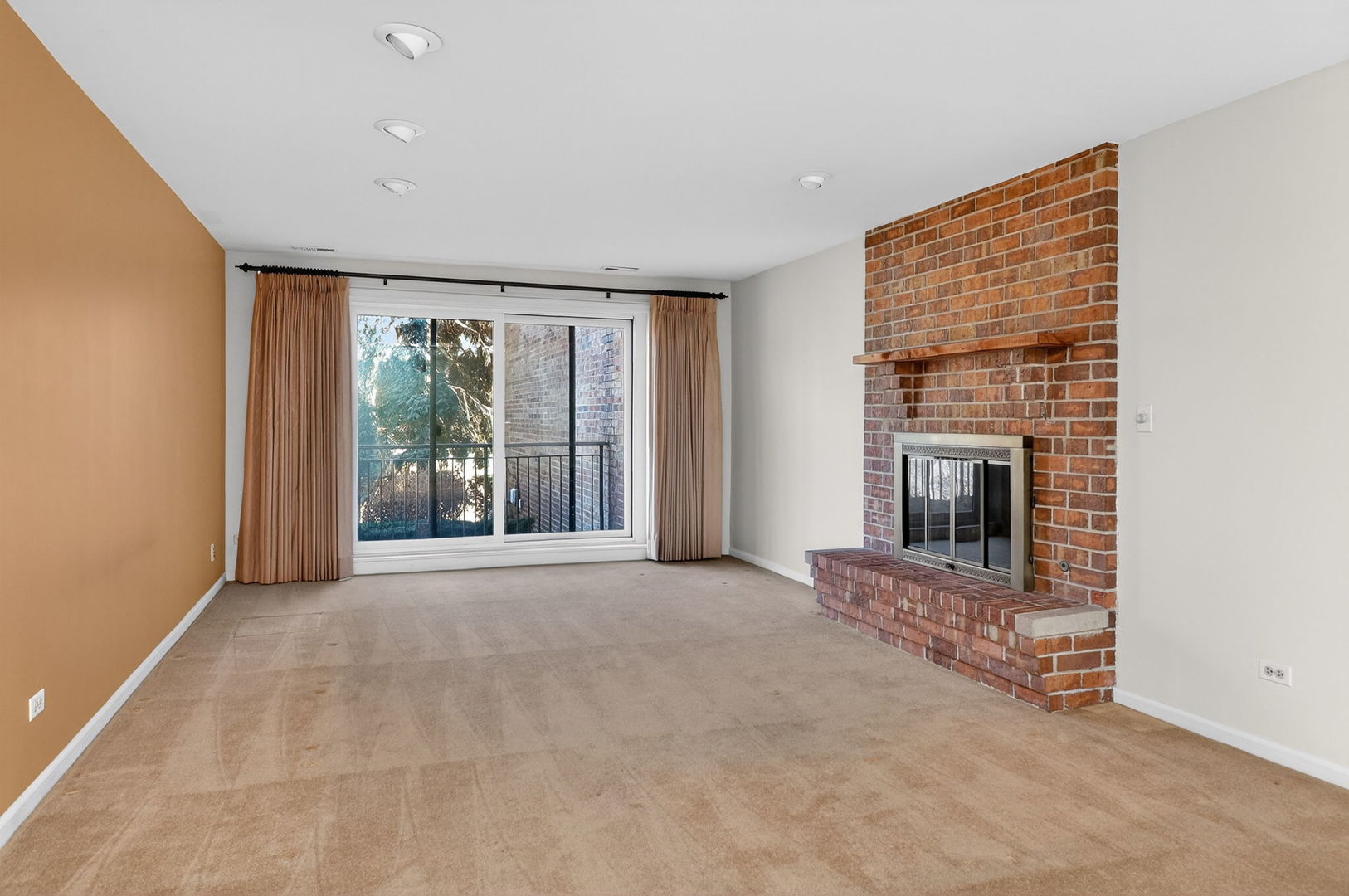 601 Lake Hinsdale Drive #101, Willowbrook, IL 60527