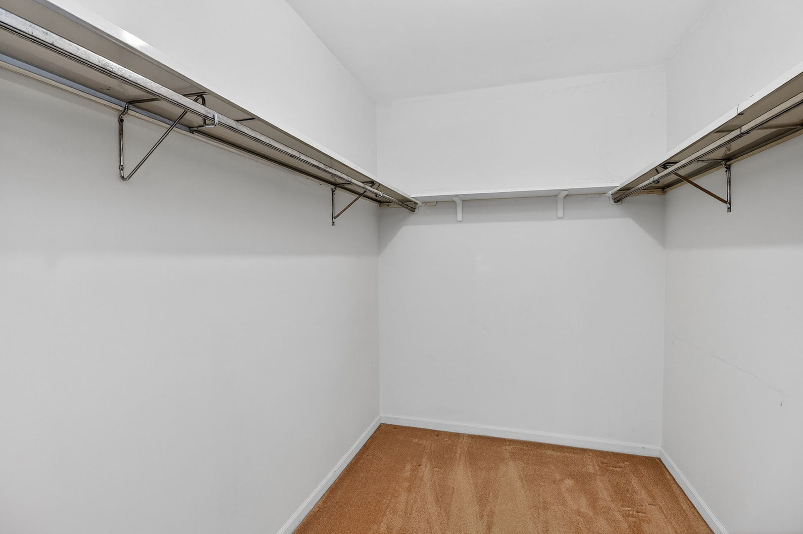 601 Lake Hinsdale Drive #101, Willowbrook, IL 60527