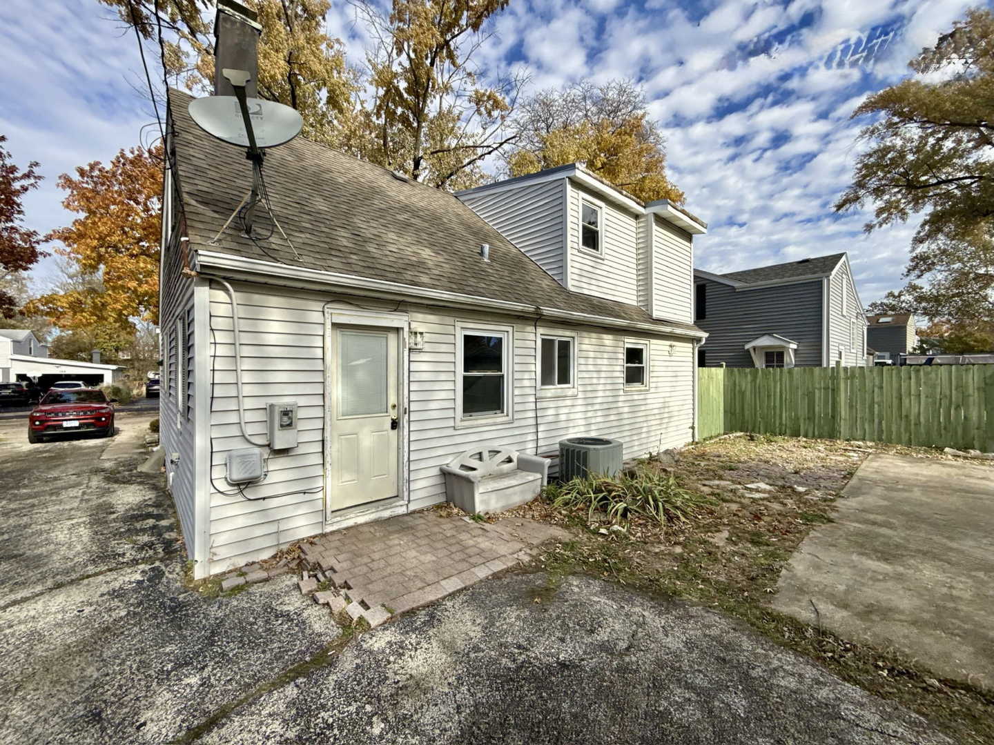 145 W PARK Drive, Lombard, IL 60148