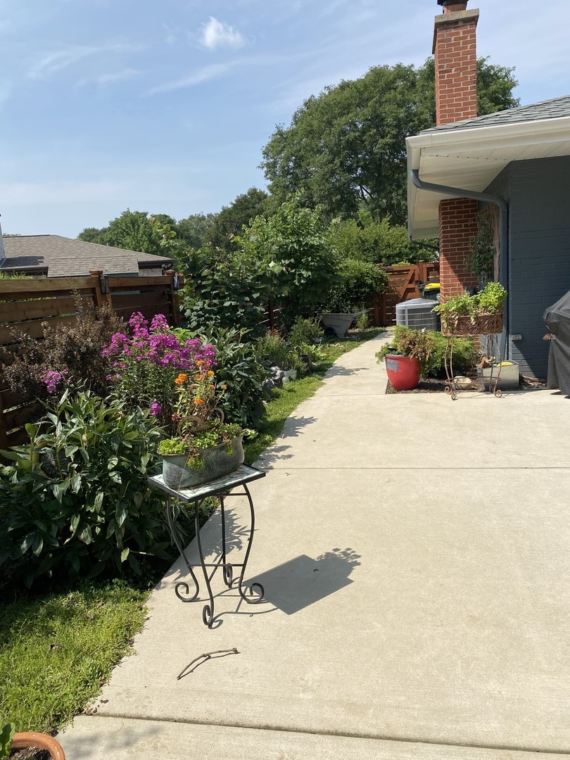 419 S Royal Court, Palatine, IL 60067