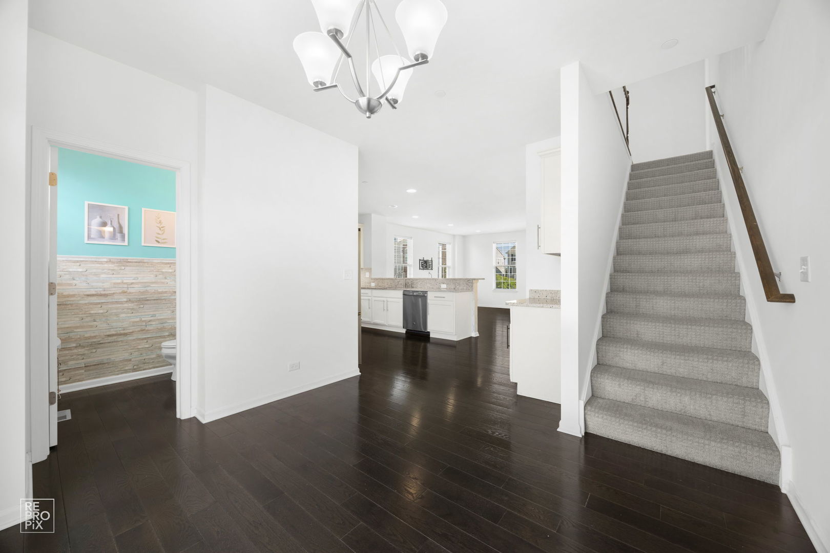 38 Marcel Lane, Schaumburg, IL 60194