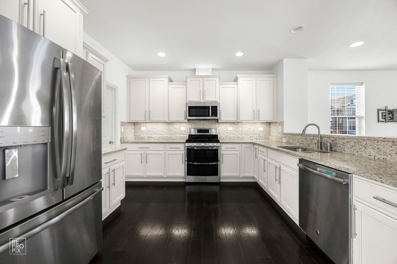 38 Marcel Lane, Schaumburg, IL 60194