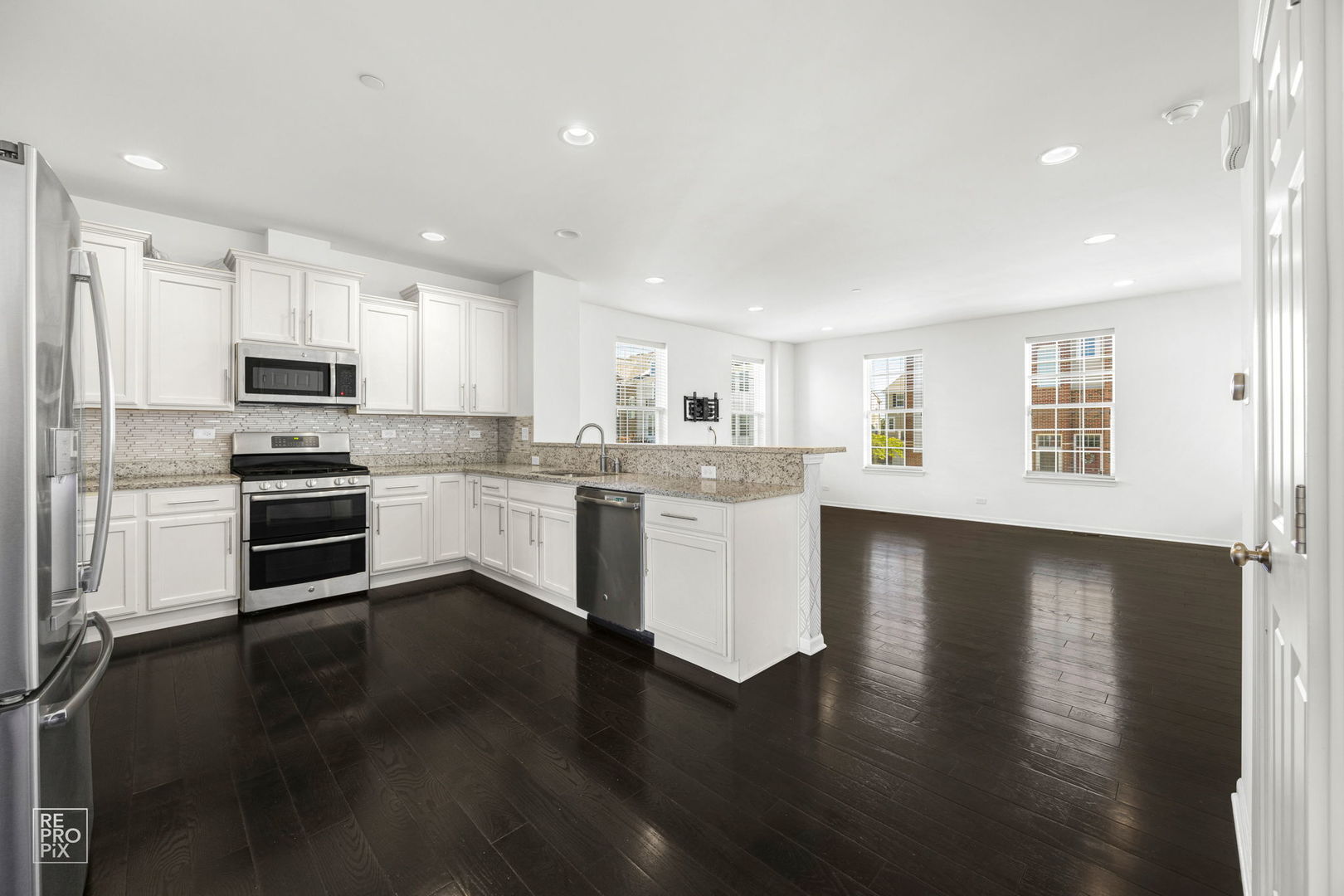 38 Marcel Lane, Schaumburg, IL 60194