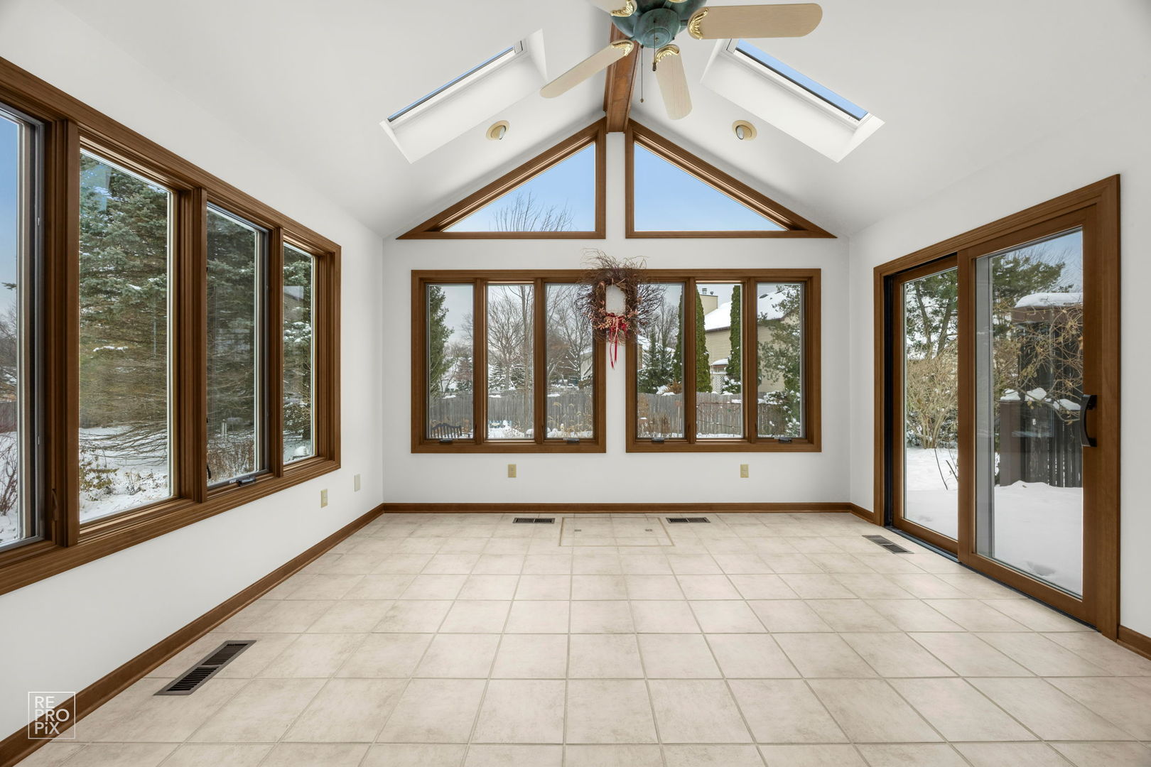 1160 Millview Drive, Batavia, IL 60510