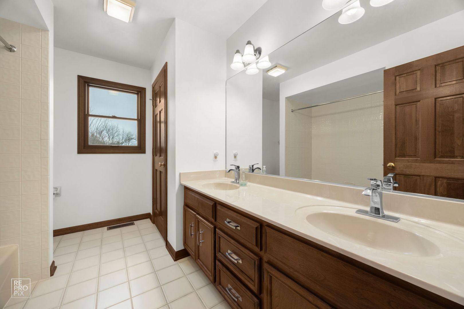 1160 Millview Drive, Batavia, IL 60510