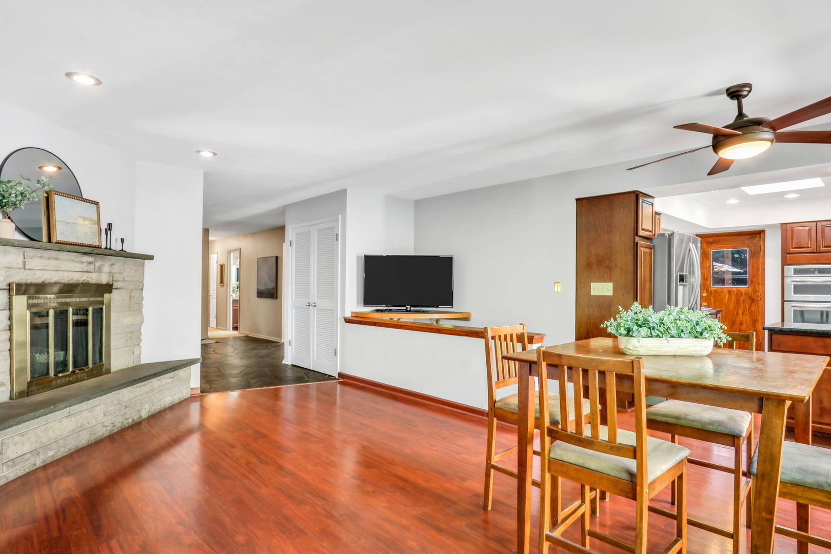 230 N Alleghany Road, Grayslake, IL 60030