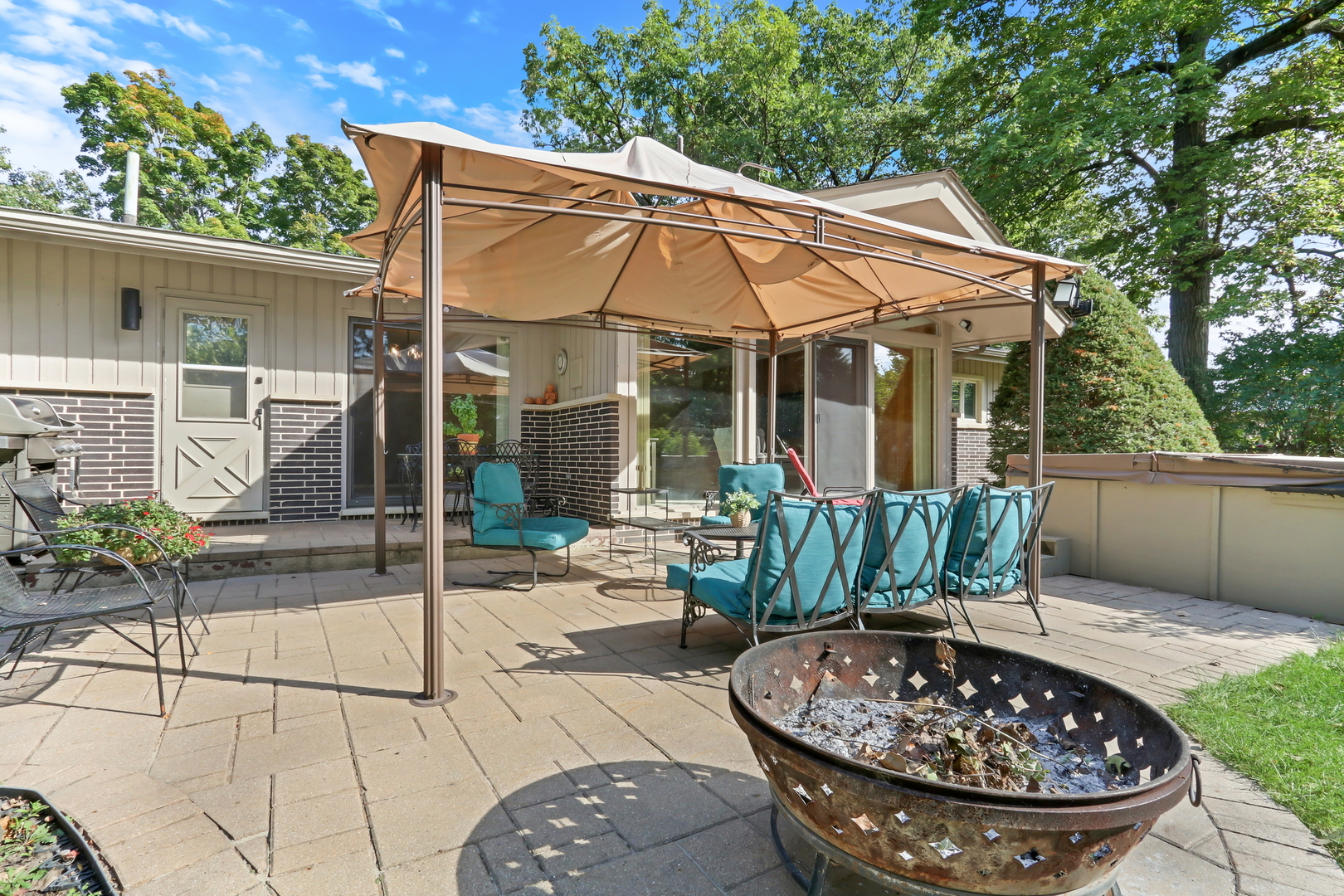 230 N Alleghany Road, Grayslake, IL 60030