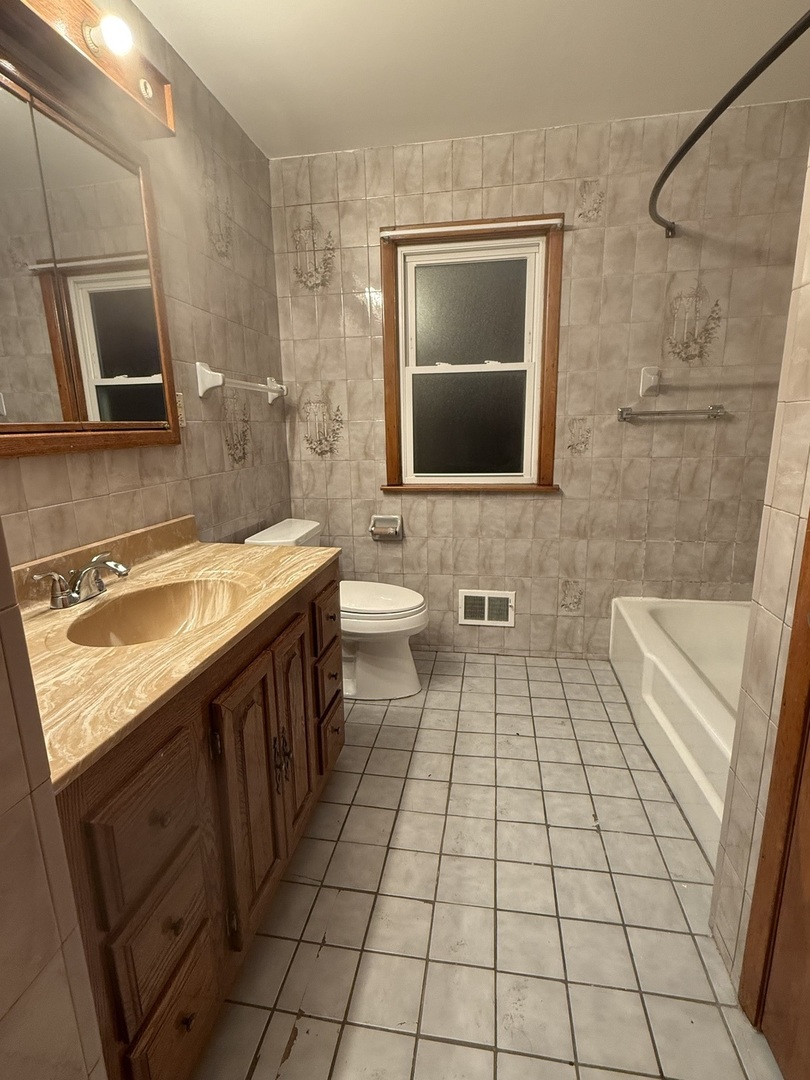 7741 W Argyle Street, Norridge, IL 60706