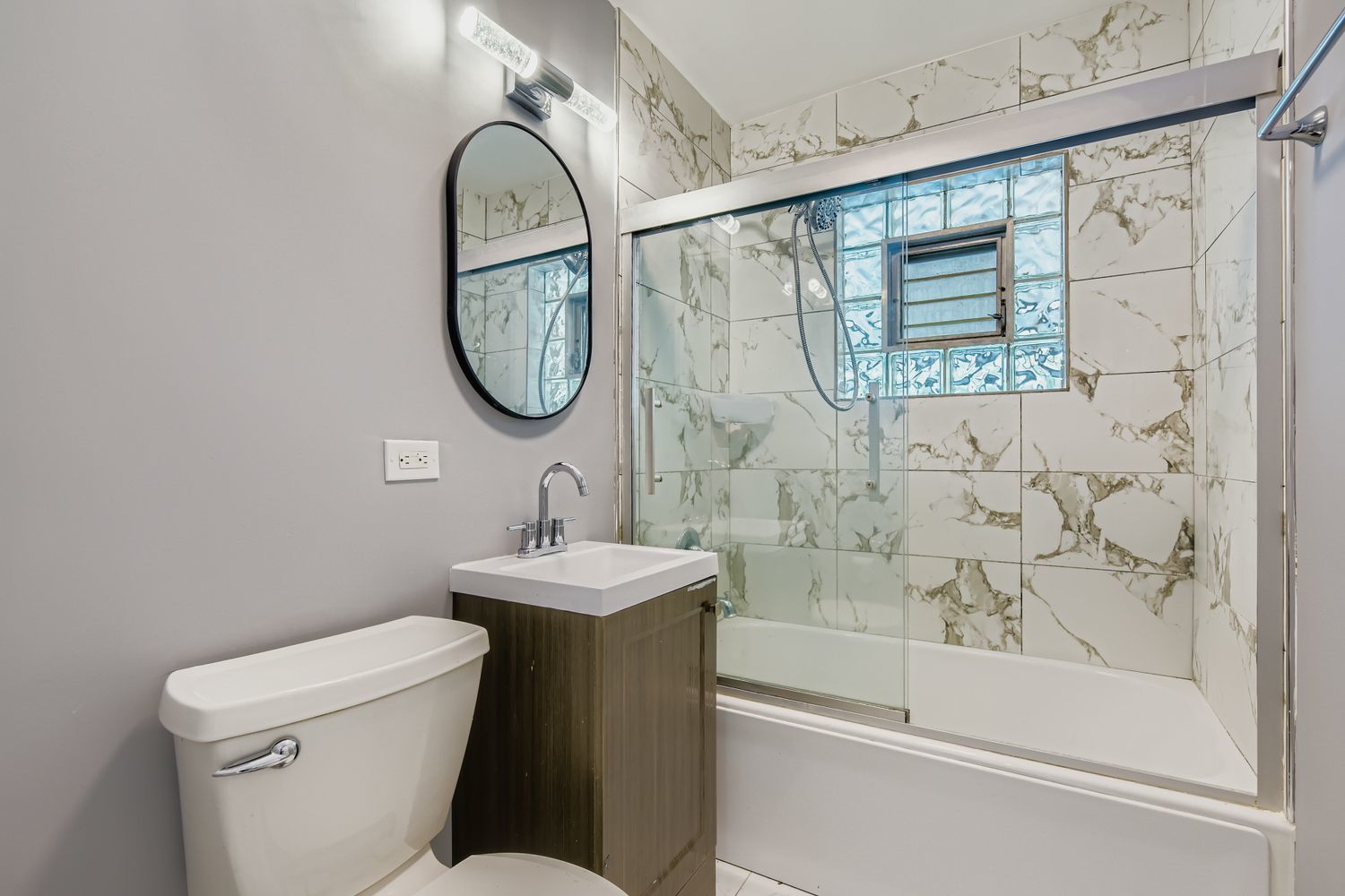 8841 S Utica Street, Evergreen Park, IL 60805