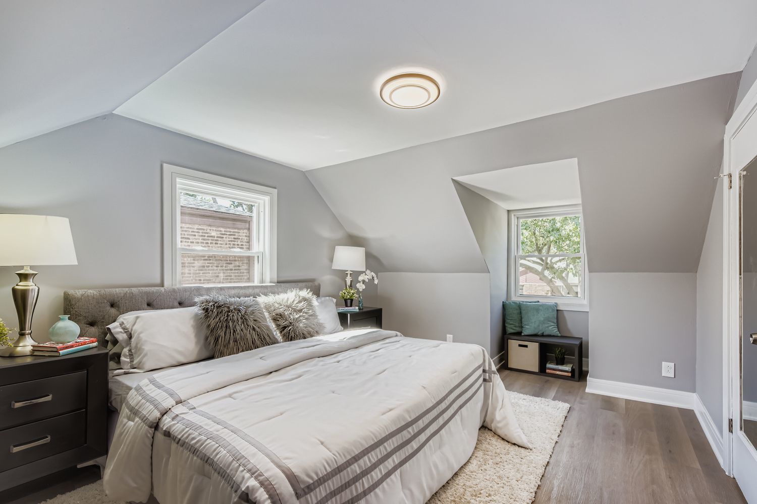 8841 S Utica Street, Evergreen Park, IL 60805