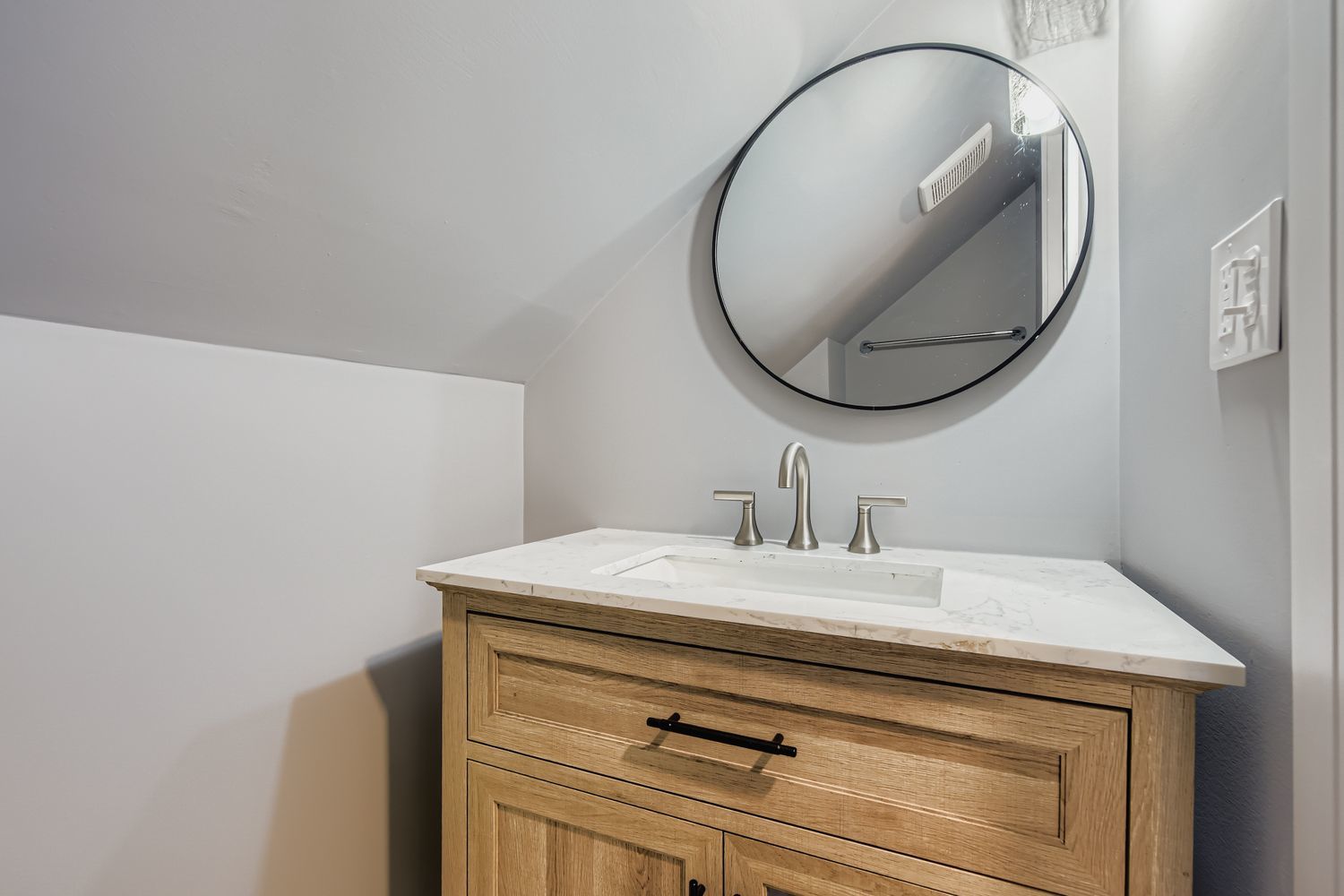 8841 S Utica Street, Evergreen Park, IL 60805