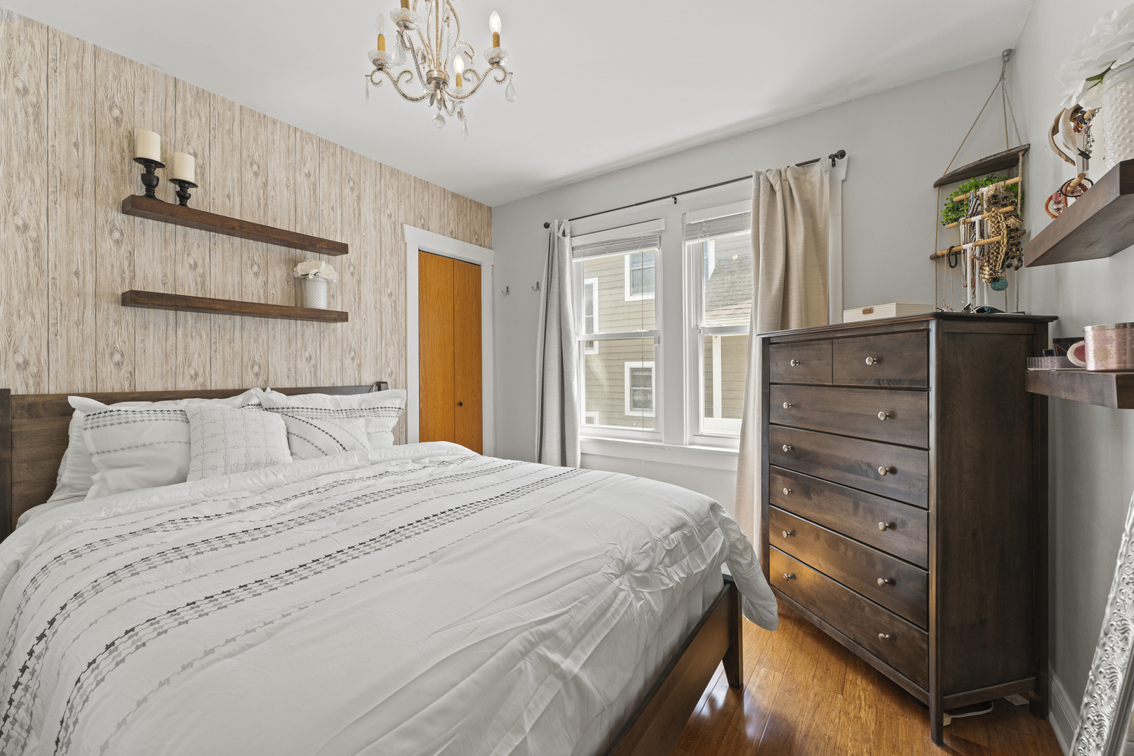 107 S Burton Place, Arlington Heights, IL 60005