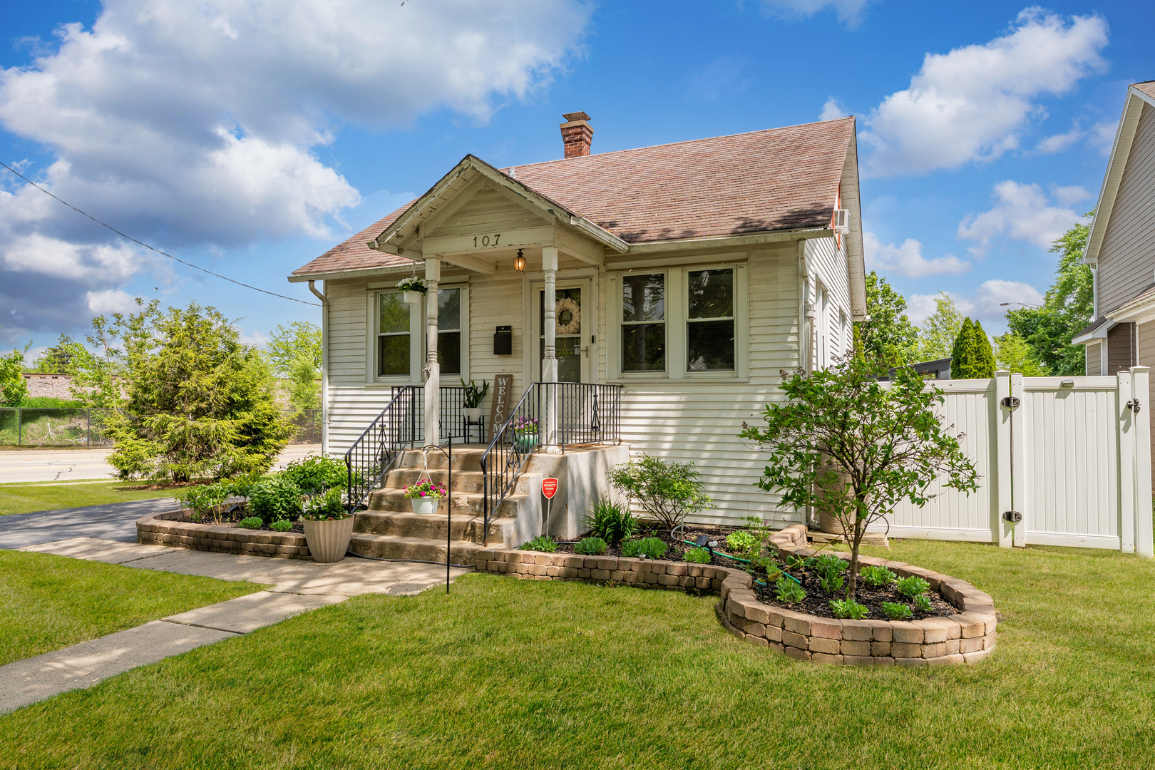 107 S Burton Place, Arlington Heights, IL 60005