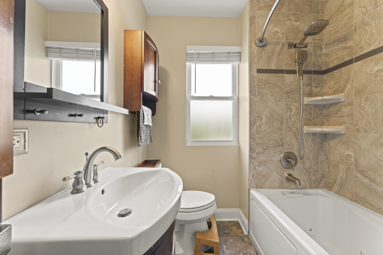 107 S Burton Place, Arlington Heights, IL 60005