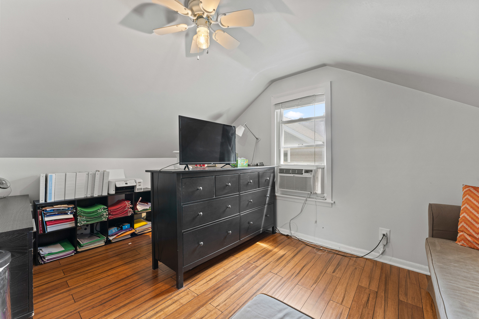 107 S Burton Place, Arlington Heights, IL 60005