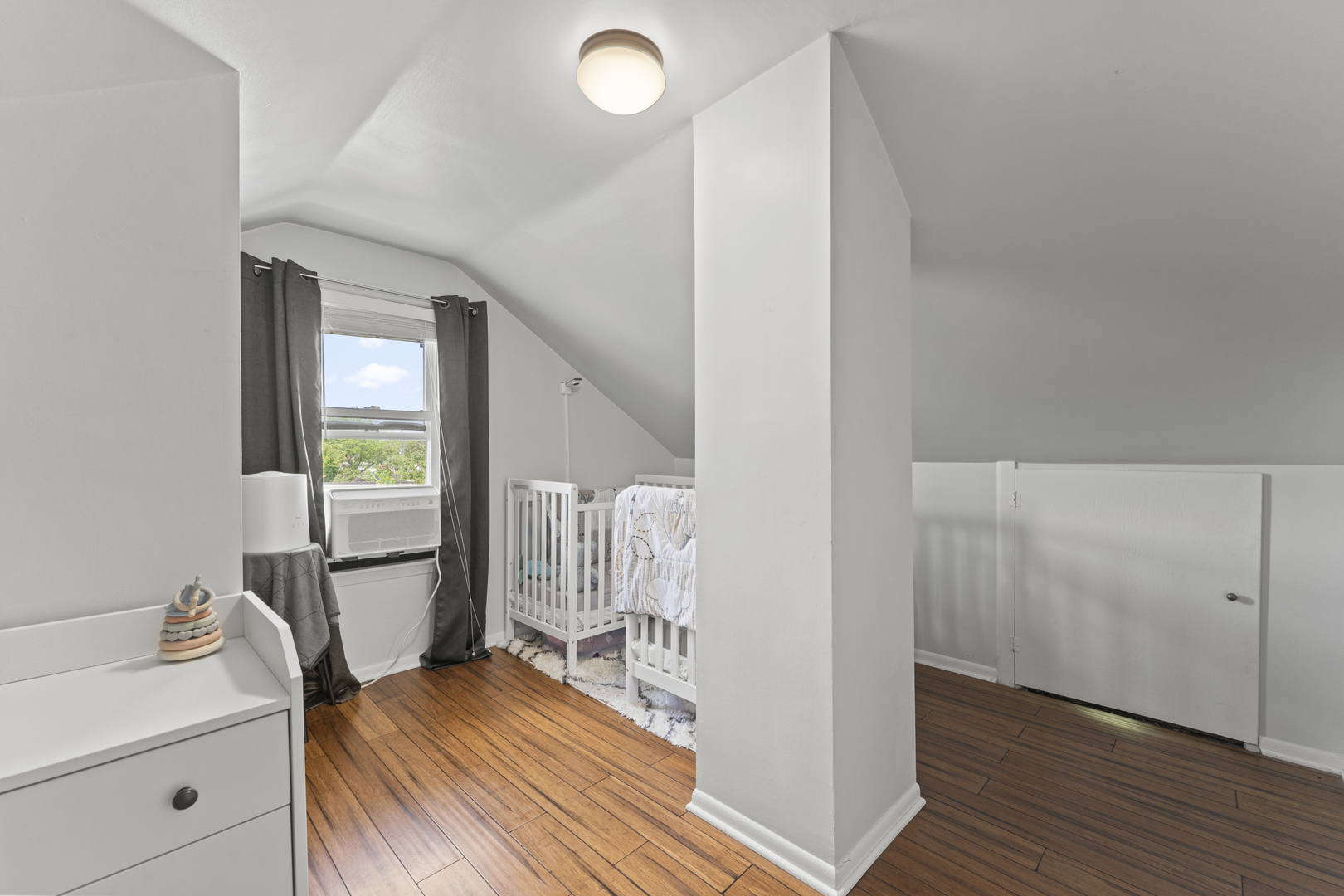 107 S Burton Place, Arlington Heights, IL 60005