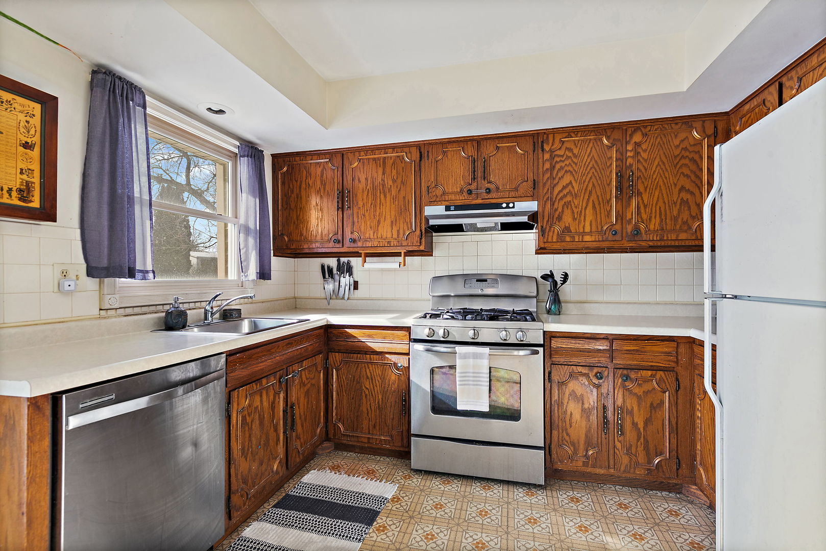 1345 S Madlock Court, Elgin, IL 60123