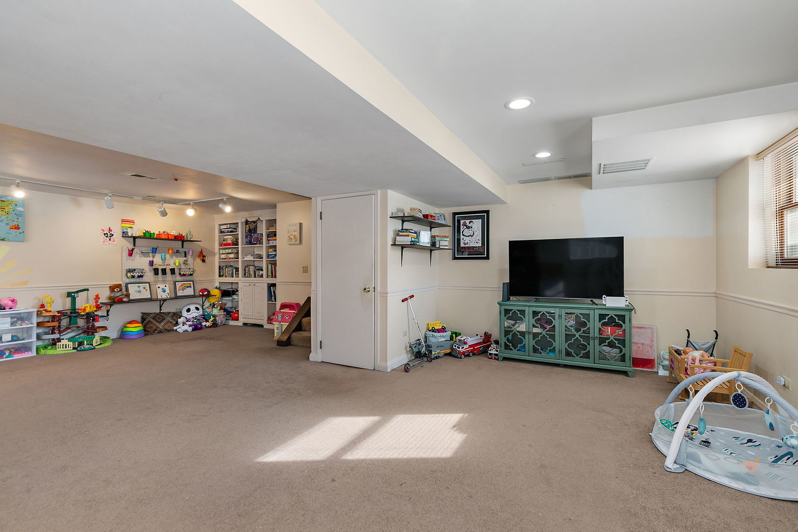 1345 S Madlock Court, Elgin, IL 60123